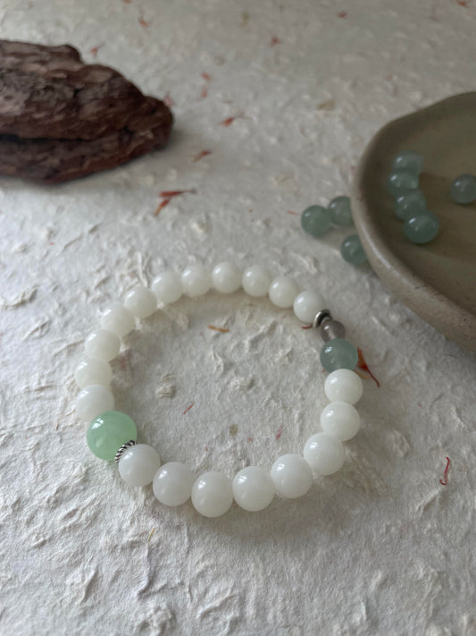 Jade Hush — Minimalist White Bodhi Seed & Aventurine Beaded Bracelet