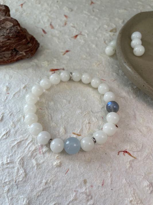 Pale Dusk — Minimalist White Jade bodhi & Moonstone Beaded Bracelet
