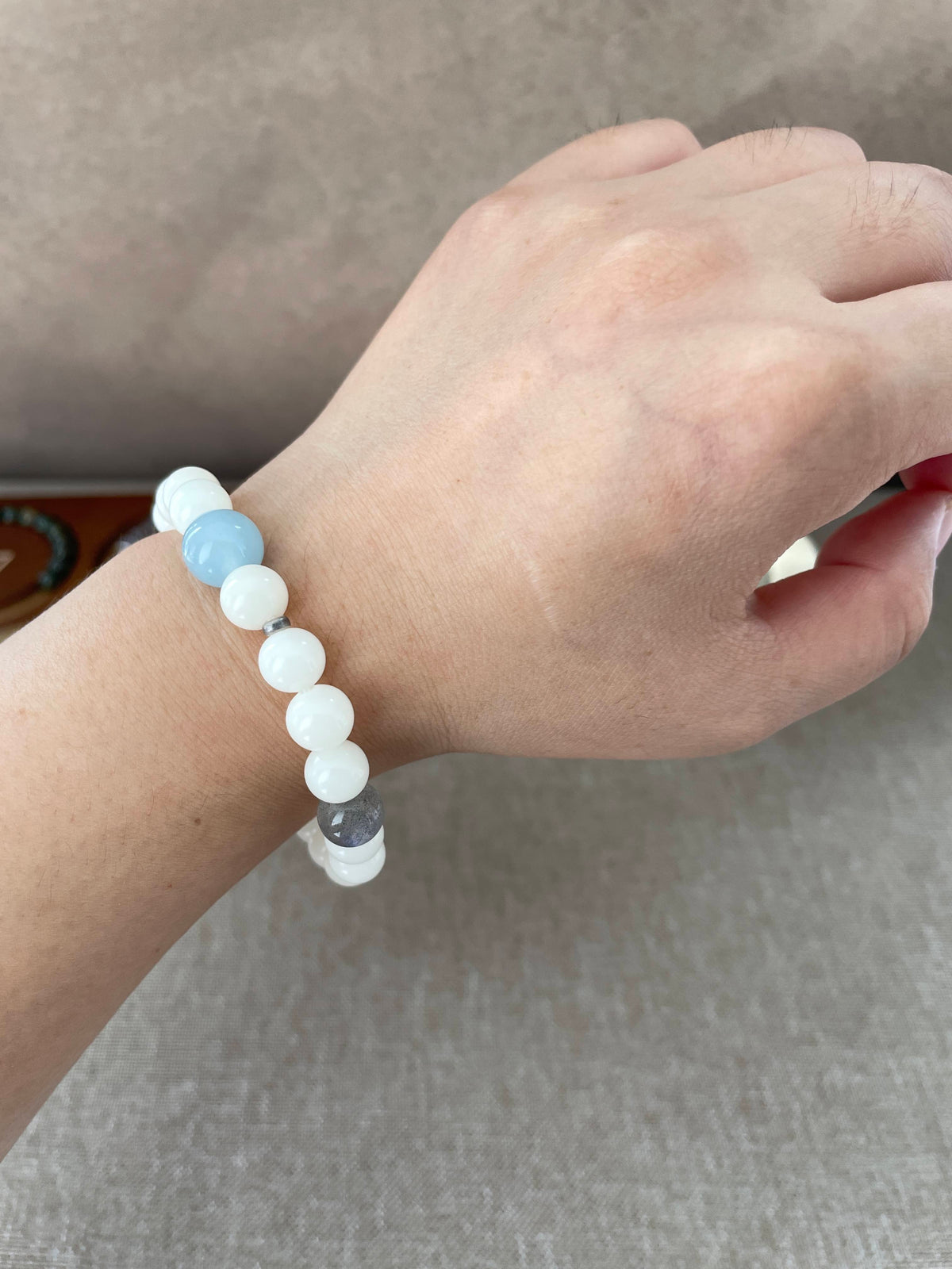 Pale Dusk — Minimalist White Bodhi Seed & Moonstone Beaded Bracelet